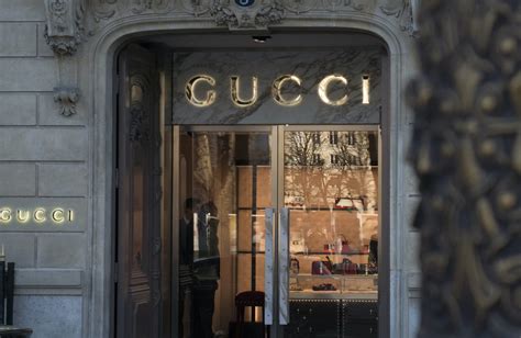 Gucci fashion marketing strategy